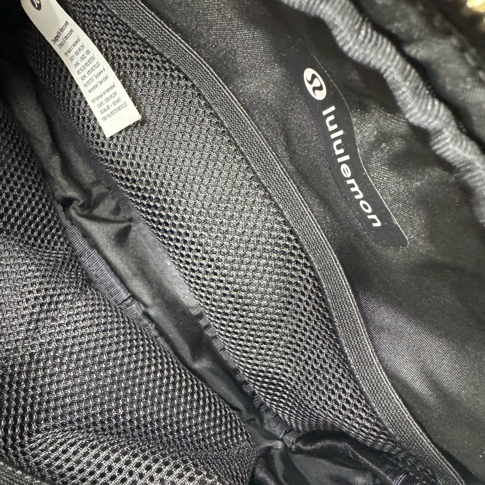 Retired Lululemon Everywhere Belt Bag Large 2L w/ Gold Hardware - Picture 6 of 10